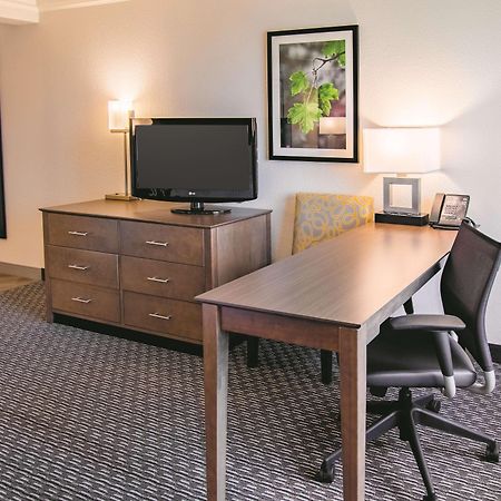 La Quinta By Wyndham Fort Worth City View Exterior photo
