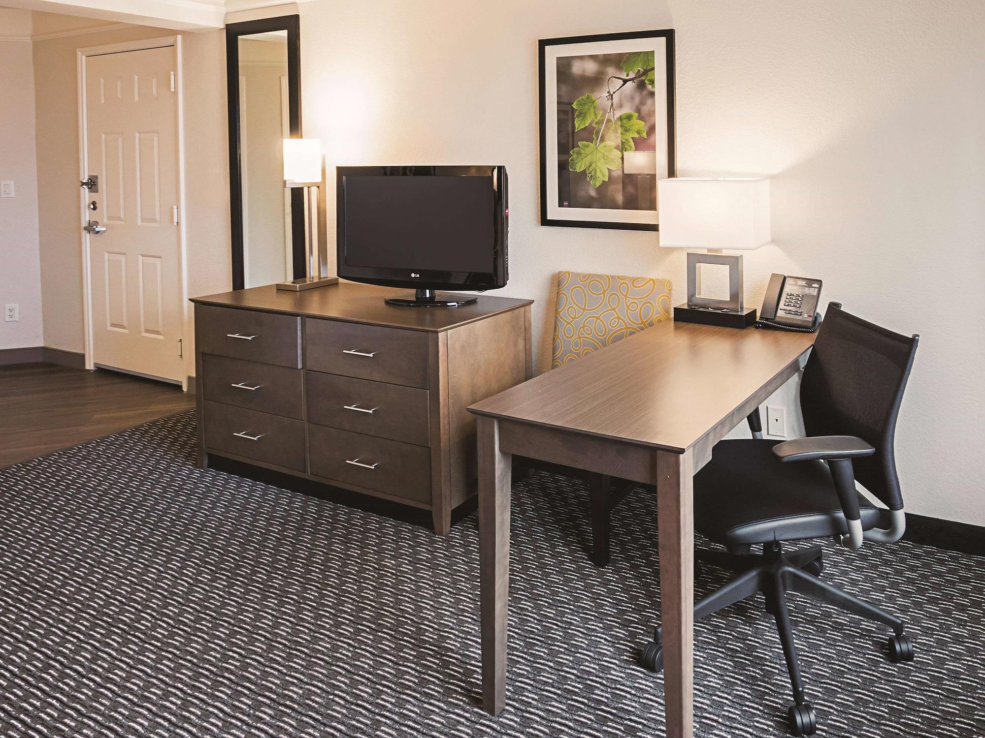 La Quinta By Wyndham Fort Worth City View Exterior photo