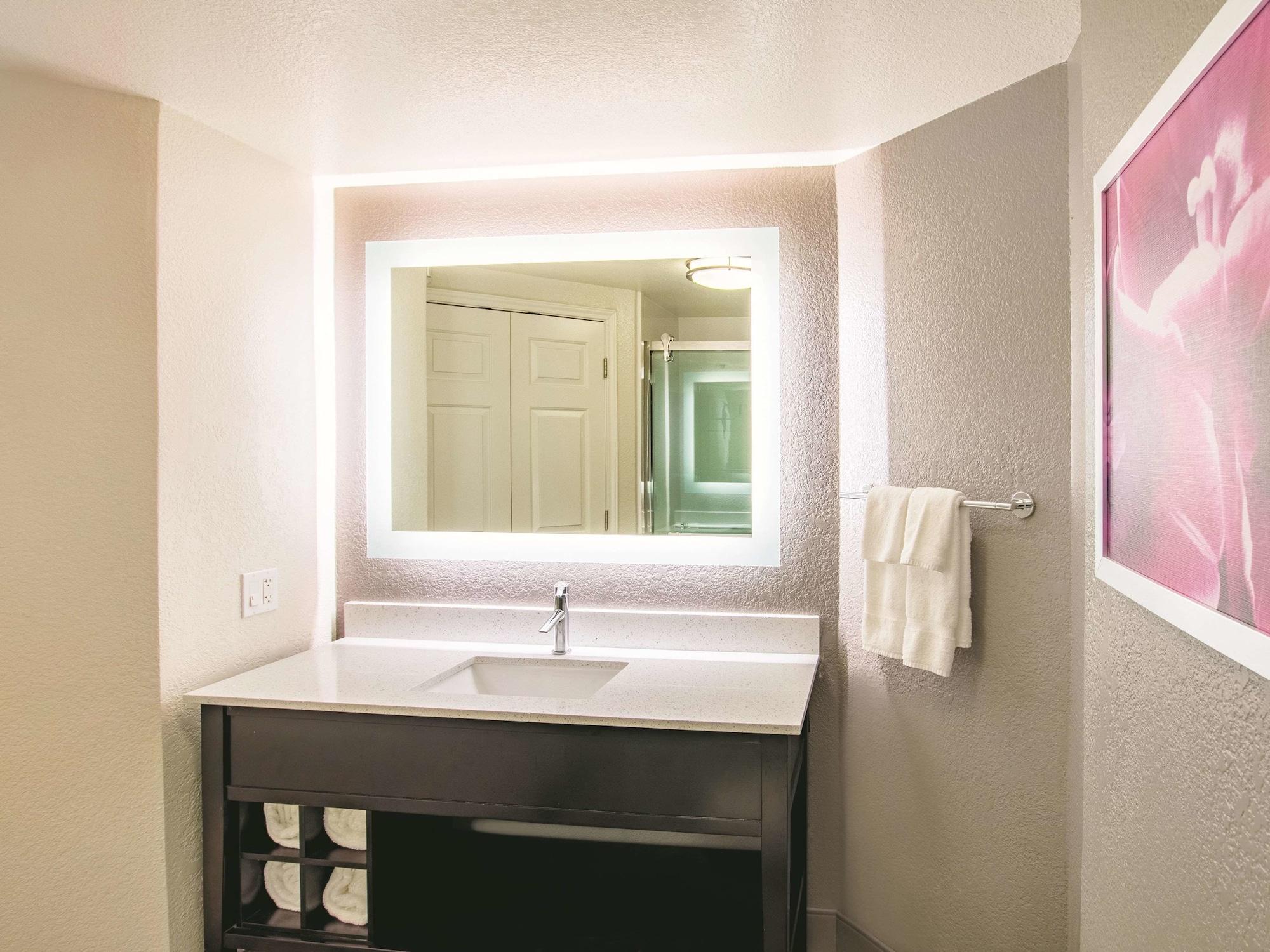 La Quinta By Wyndham Fort Worth City View Exterior photo