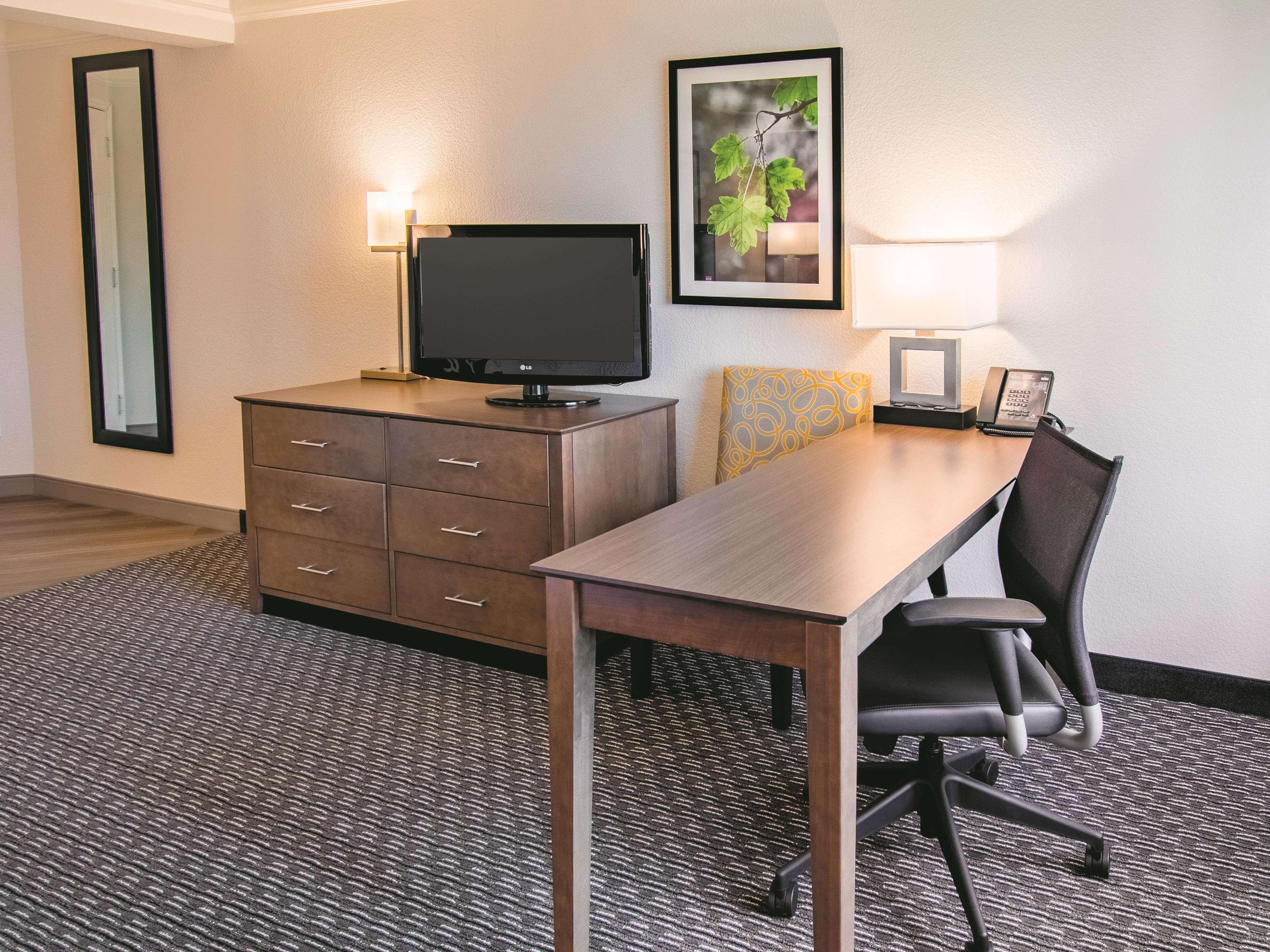 La Quinta By Wyndham Fort Worth City View Exterior photo