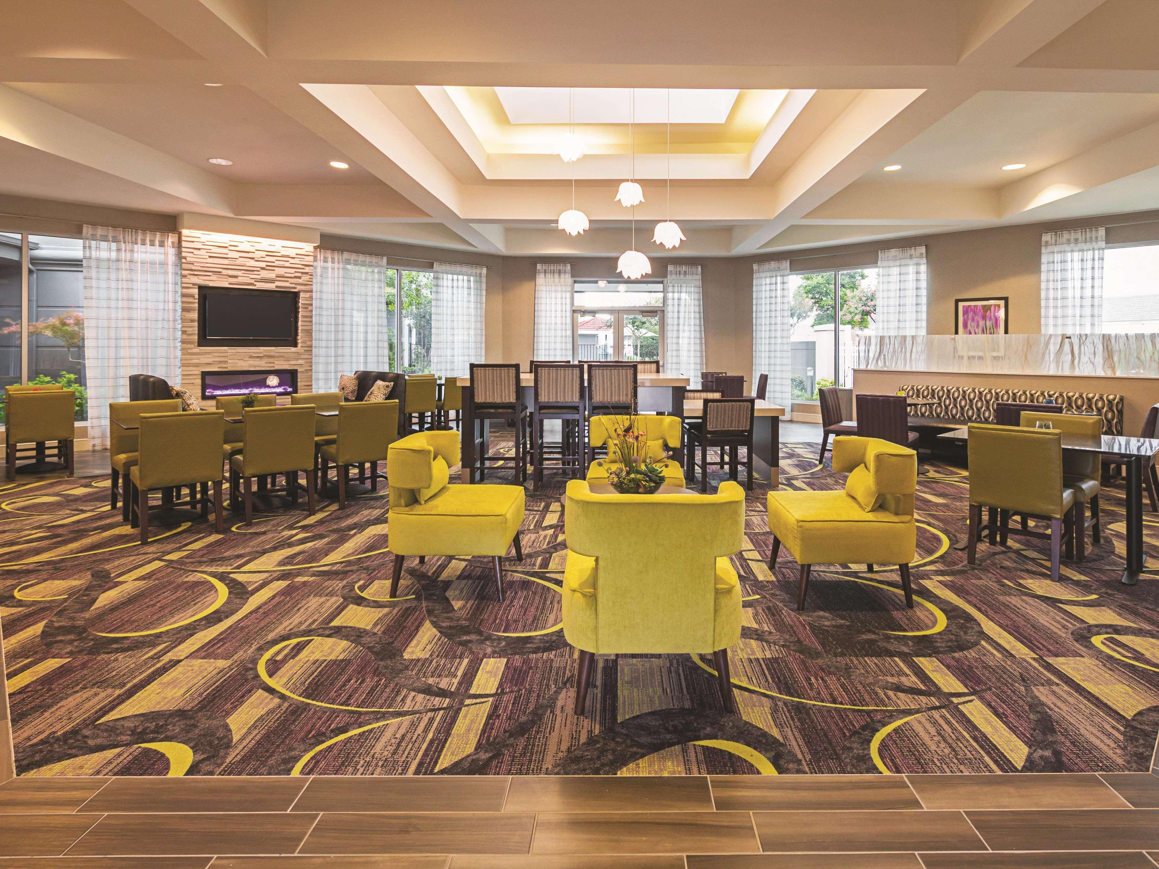 La Quinta By Wyndham Fort Worth City View Exterior photo